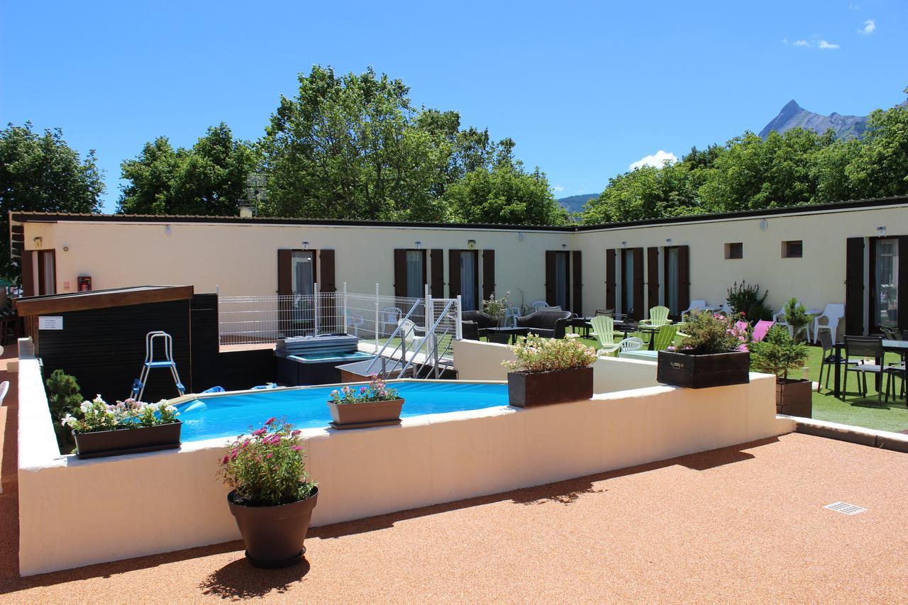 Hotel Le Connetable Saint-Bonnet-en-Champsaur Exterior photo